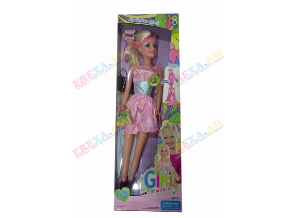 Տիկնիկ։ Գեղեցկուհի աղջիկ շորիկով