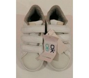 Սպիտակ սպորտային կոշիկ