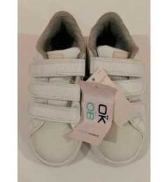 Սպիտակ սպորտային կոշիկ